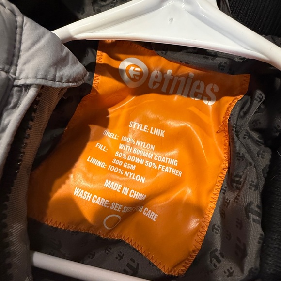 Men's Gray Puffer Jacket - Picture 4 of 4